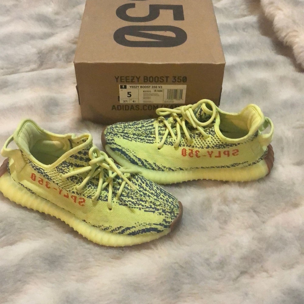 Adidas Yeezy boost 350 V2 semi Frozen Yellow